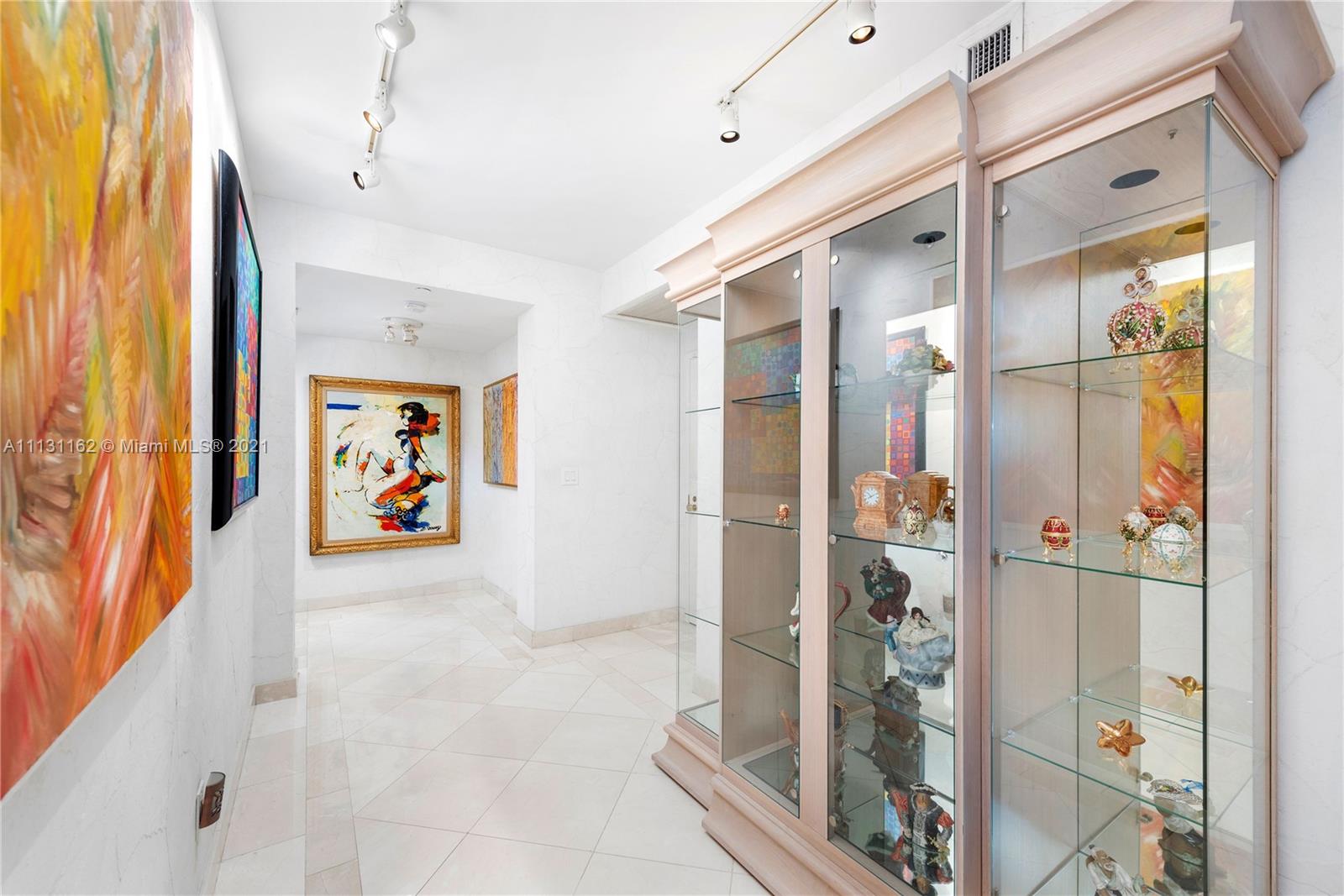 BAL HARBOUR TOWER CONDO - Residential