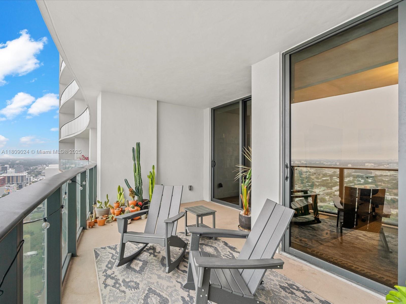 CANVAS CONDO - Residential