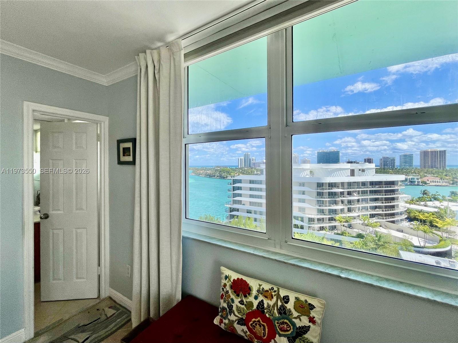 ISLAND POINTE CONDO - Residential