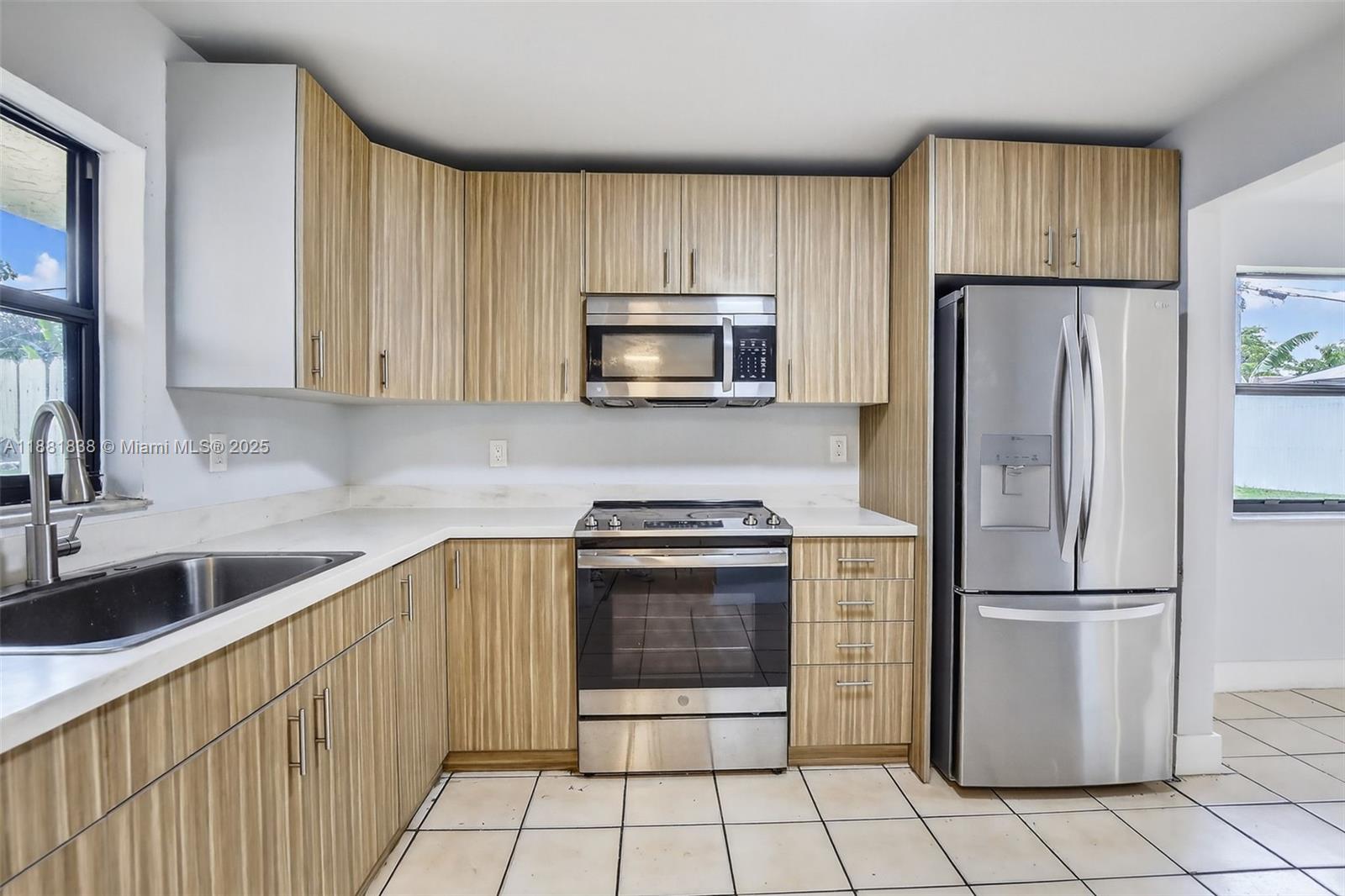 Recent renovation. Modern, clean and spacious. Brand new washer and dryer. Large backyard, can park up to 4 cars. Close to 595 & 441 for easy commutes.