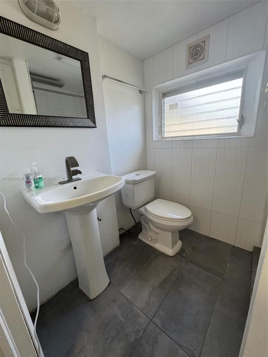 HOLLYWOOD SOUTH SIDE ADD - Residential Lease