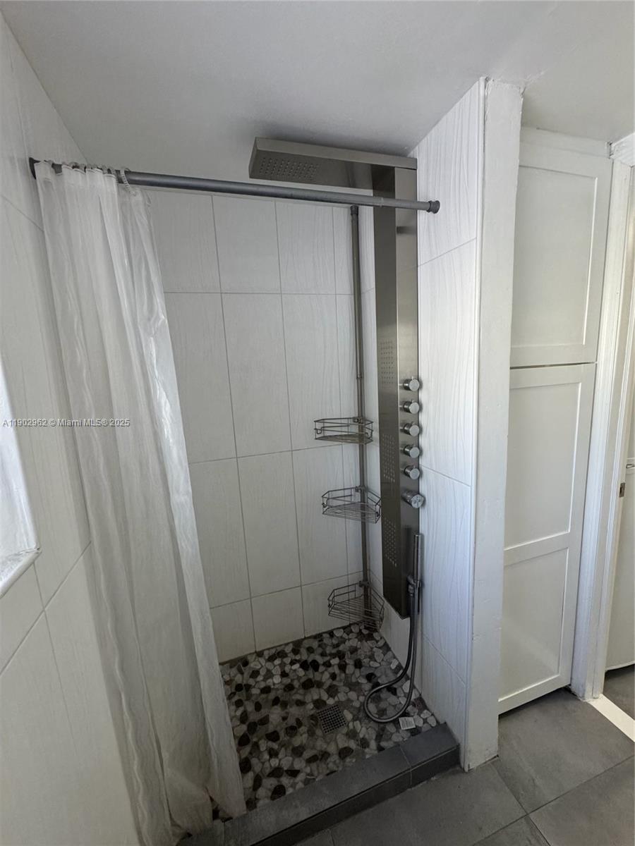 HOLLYWOOD SOUTH SIDE ADD - Residential Lease