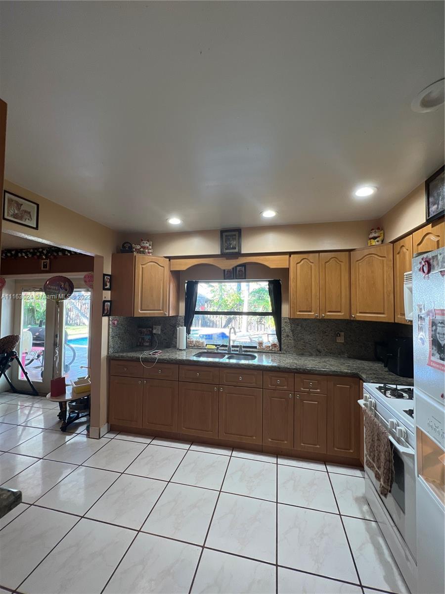 SUNRISE GOLF VILLAGE SEC - Residential