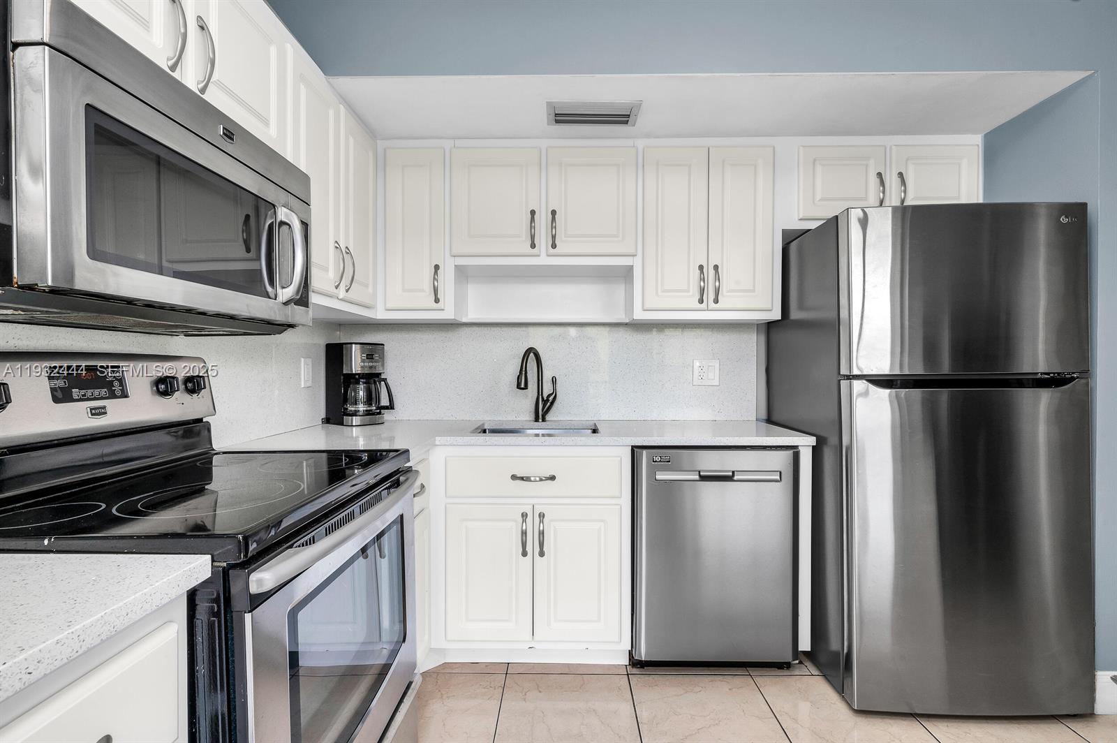 NO 1 PALM-AIRE COUNTRY CL - Residential Lease