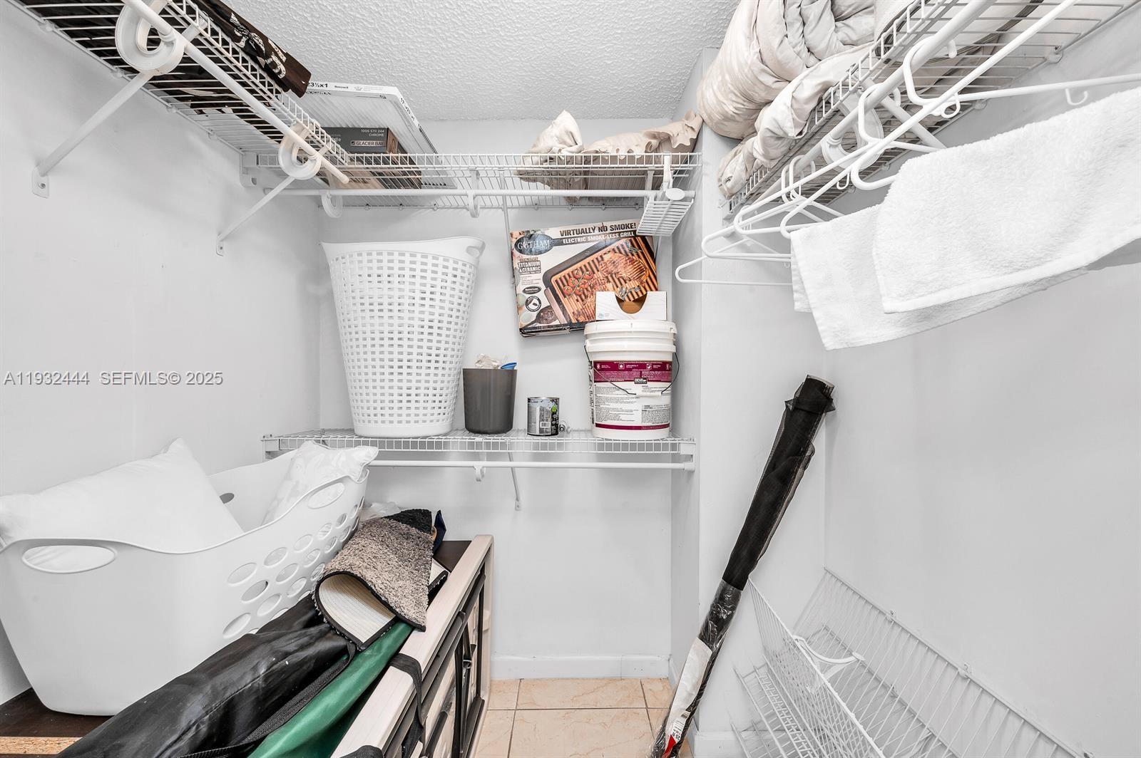 NO 1 PALM-AIRE COUNTRY CL - Residential Lease