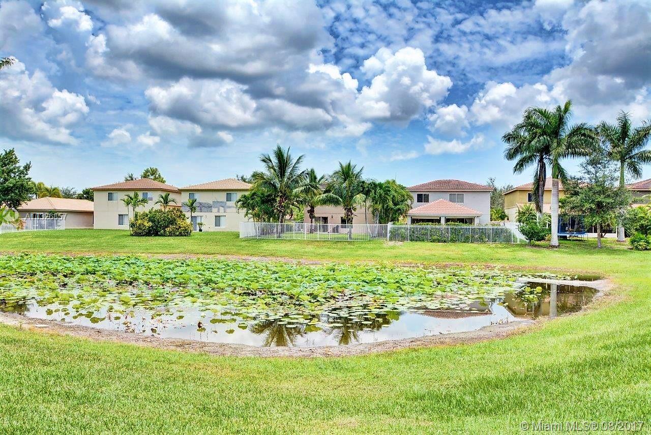 MARTINS CROSSING - Residential