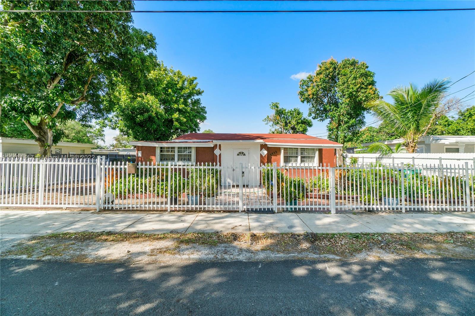 GOLDEN GLADES PARK 5TH AD - Residential