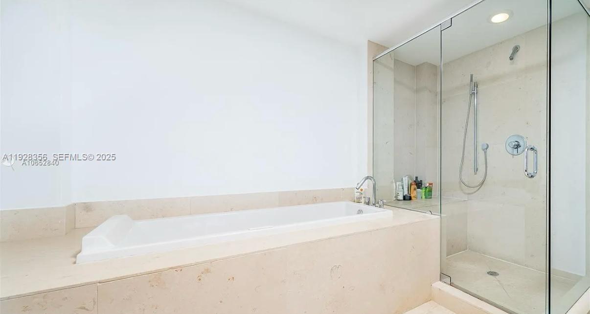 ICONBRICKELL CONDO NO 1 - Residential