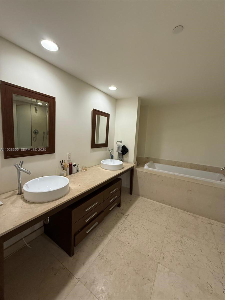 ICONBRICKELL CONDO NO 1 - Residential