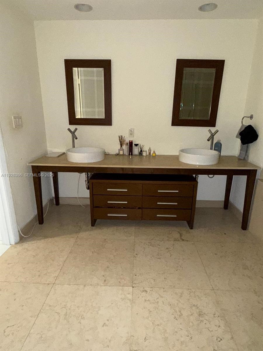 ICONBRICKELL CONDO NO 1 - Residential