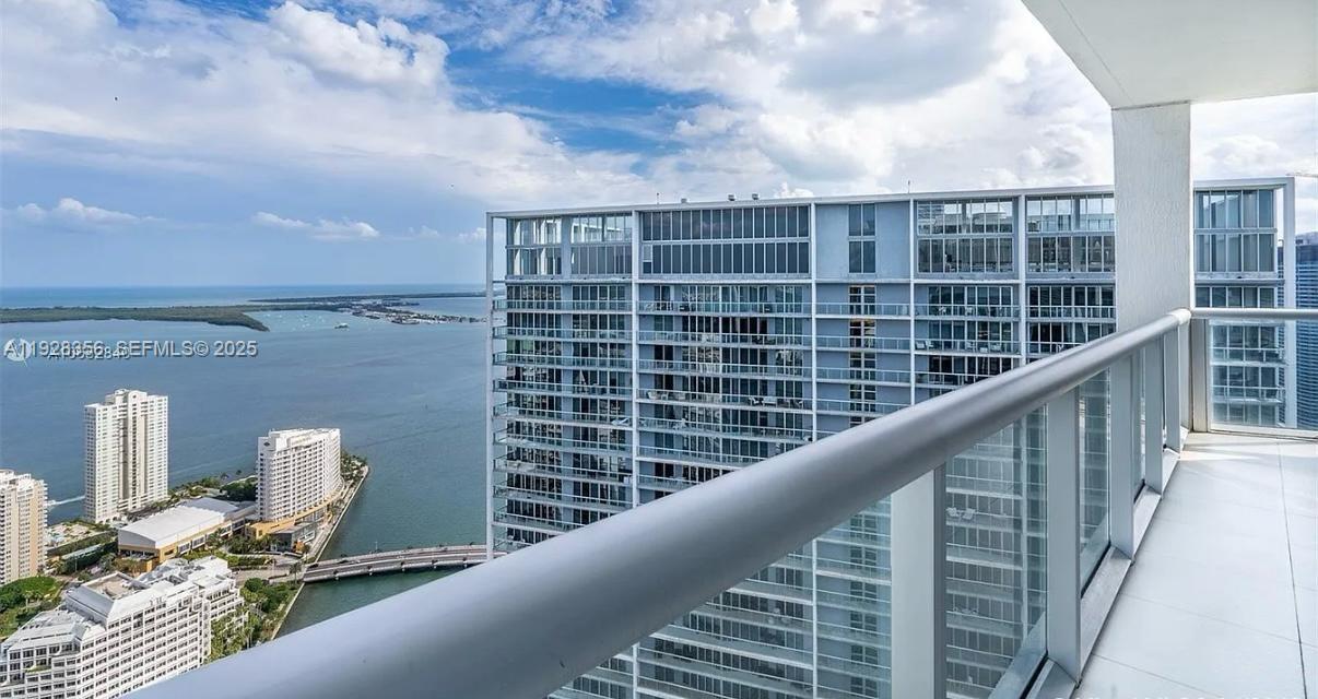 ICONBRICKELL CONDO NO 1 - Residential