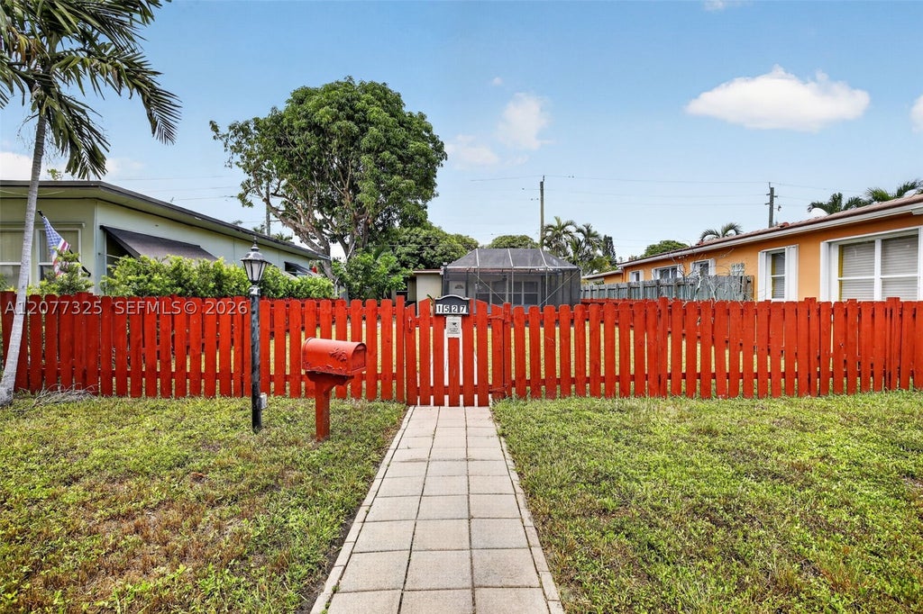 Photo of 1527 Jackson St, Hollywood, FL 33020 (MLS # A12077325)