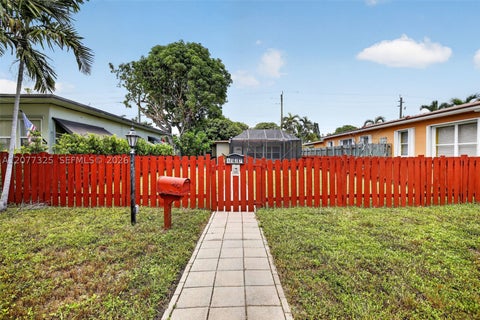 Photo of 1527 Jackson St, Hollywood, FL 33020 (MLS # A12077325)