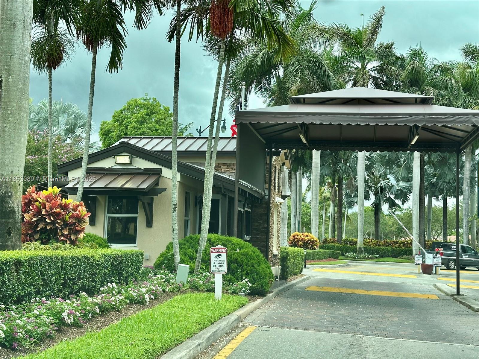 Beautiful 3 bedrooms, 2.5 bathrooms Townhouse in a gated community in Homestead. Fantastic Clubhouse with pool and amenities. Security patrol continuously guards the property. Next to Baptist Hospital, access to Florida Turnpike, near to the Keys. Don't miss this opportunity!!
All information is approximate and not warranted or guaranteed.