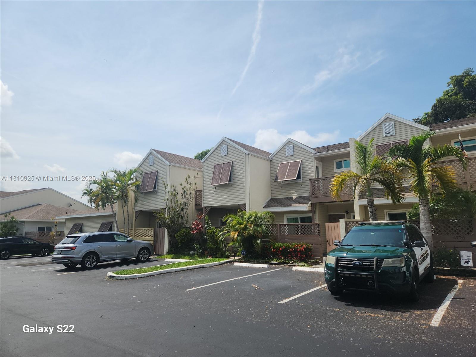 Property for Sale at 4724 S Hemingway Cir, Margate, Broward County, Florida - Bedrooms: 3 
Bathrooms: 3  - $349,900