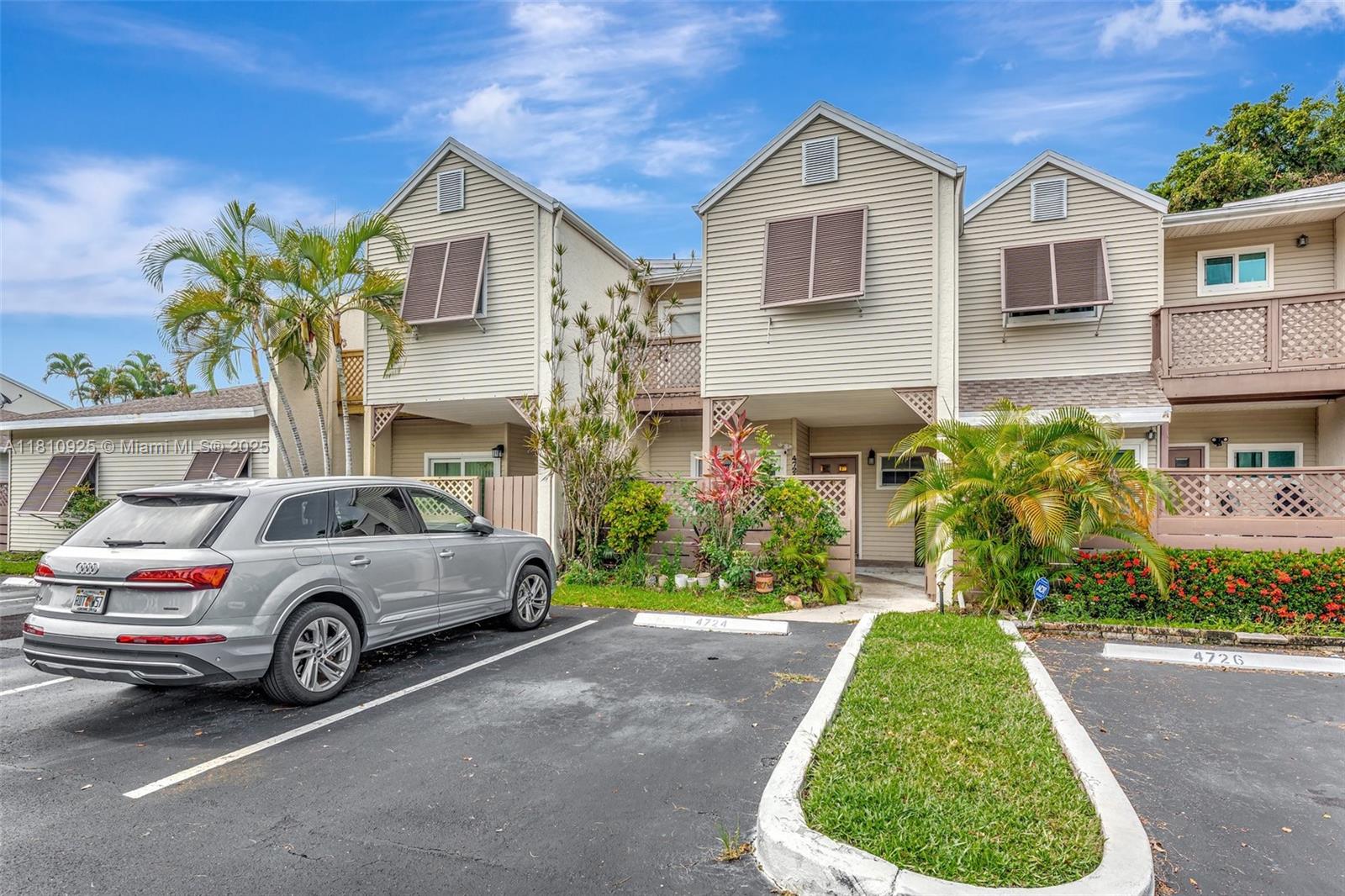 Property for Sale at 4724 S Hemingway Cir, Margate, Broward County, Florida - Bedrooms: 3 
Bathrooms: 3  - $349,900