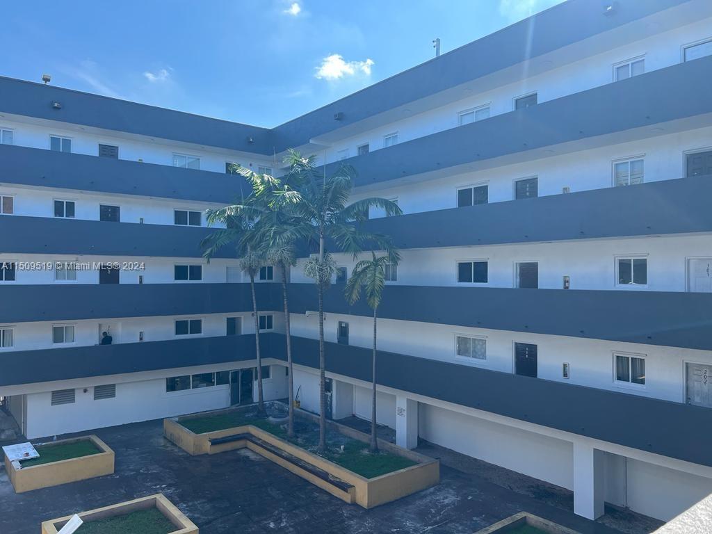 Centrally located 1/1 updated apt. Walking distance to US1 and minutes to turnpike. Close to shopping and restaurants.