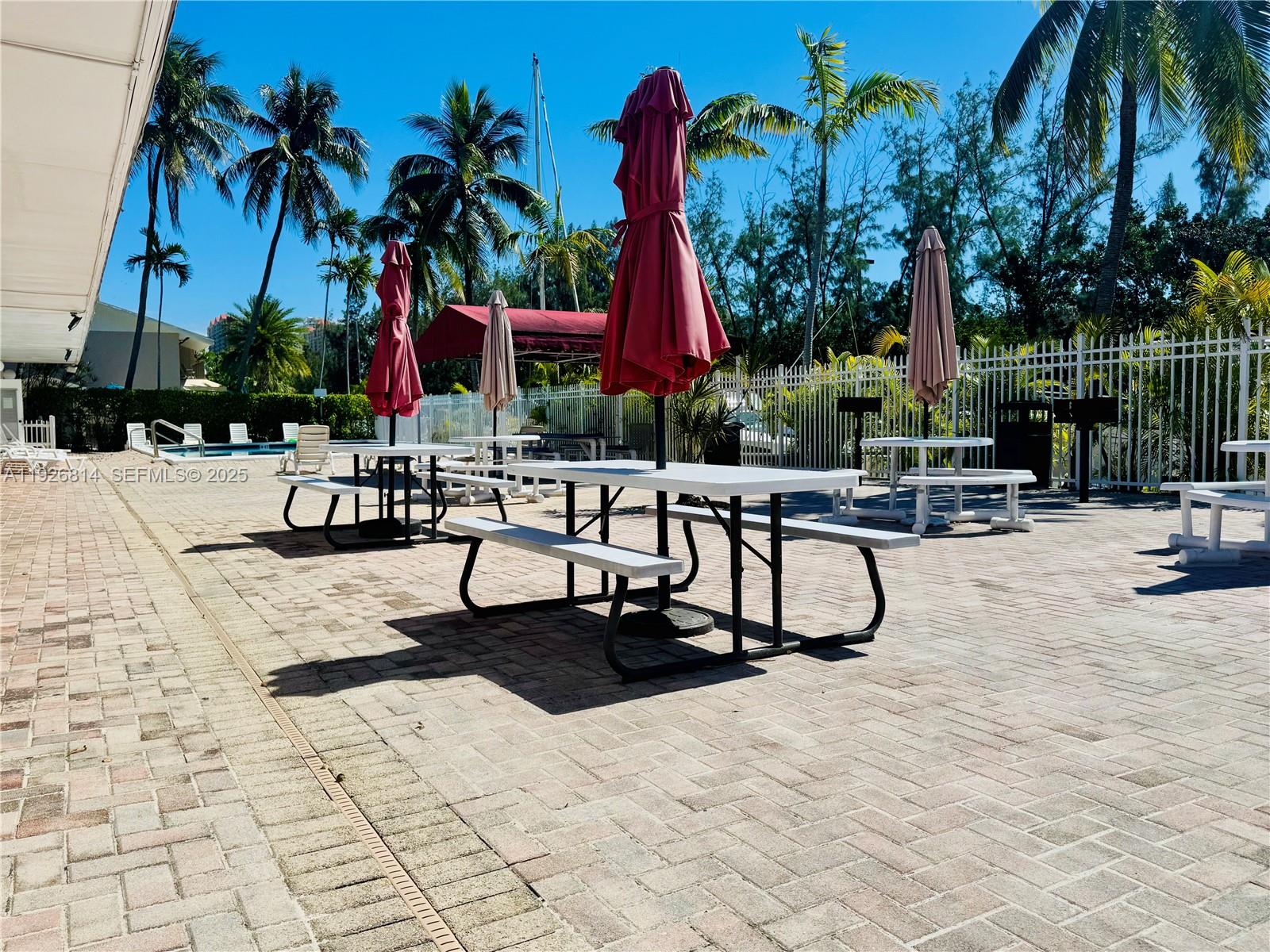 EASTERN SHORES WHITE HOUS - Residential