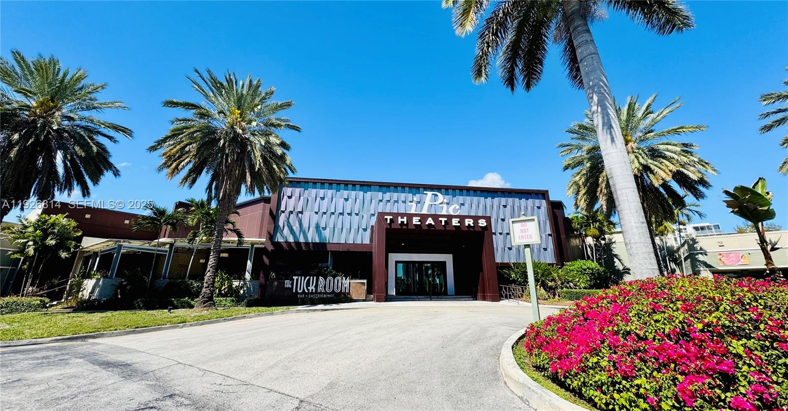 EASTERN SHORES WHITE HOUS - Residential