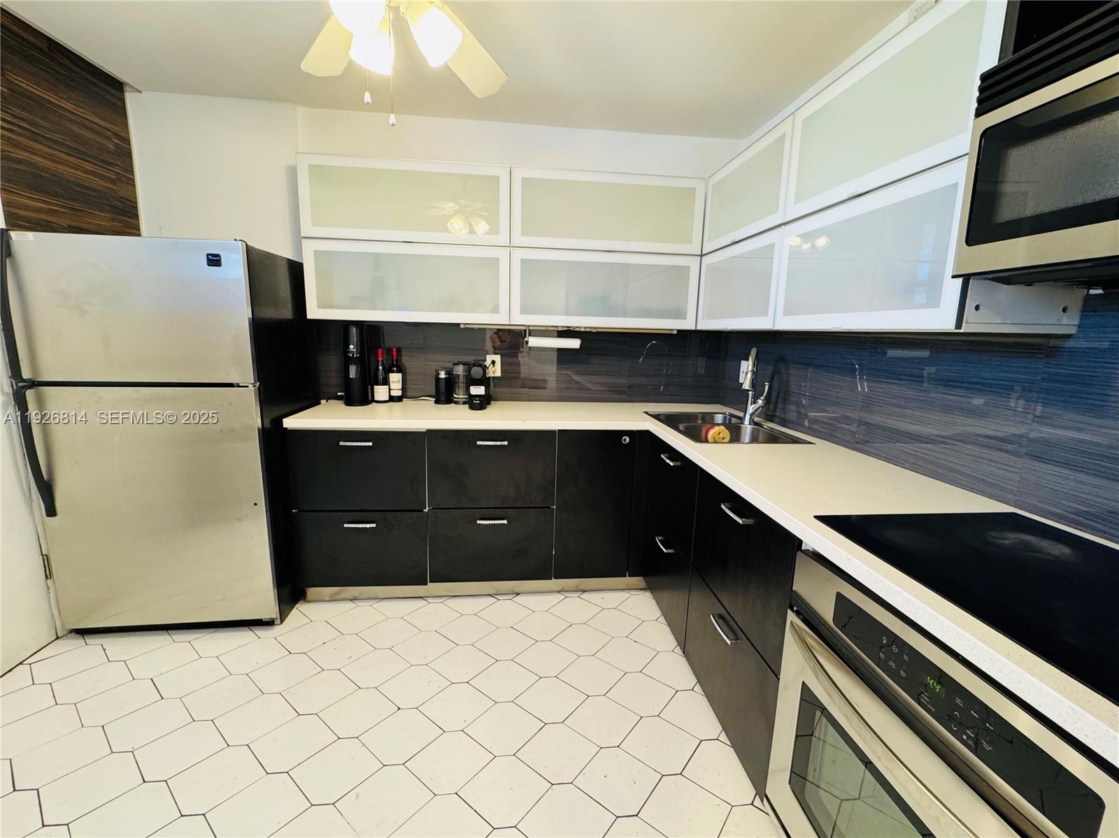 EASTERN SHORES WHITE HOUS - Residential