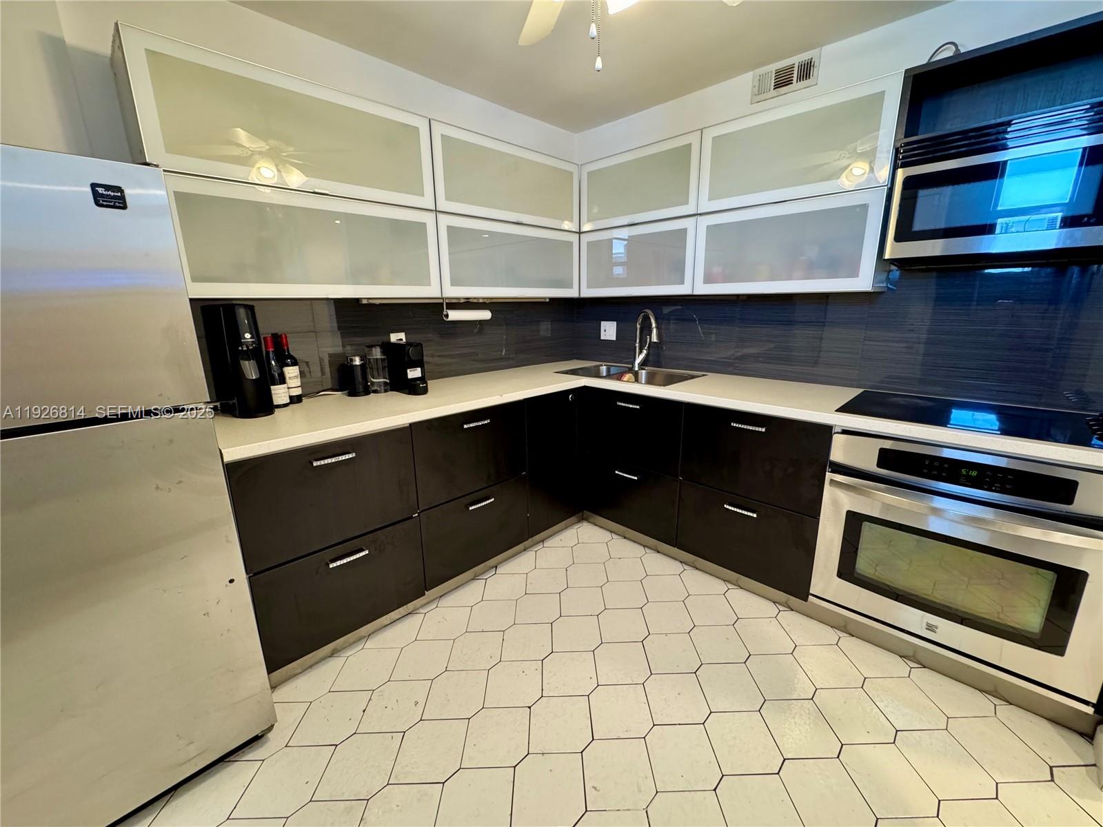 EASTERN SHORES WHITE HOUS - Residential