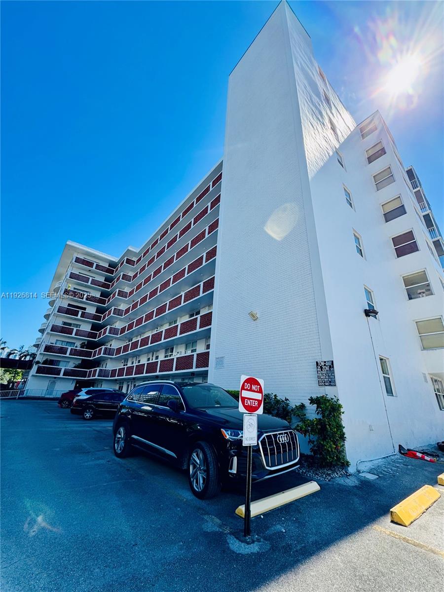 EASTERN SHORES WHITE HOUS - Residential