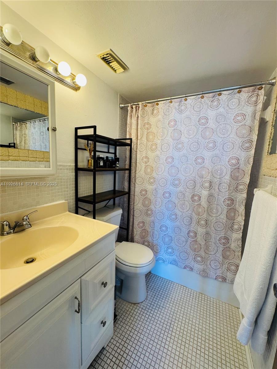 EASTERN SHORES WHITE HOUS - Residential