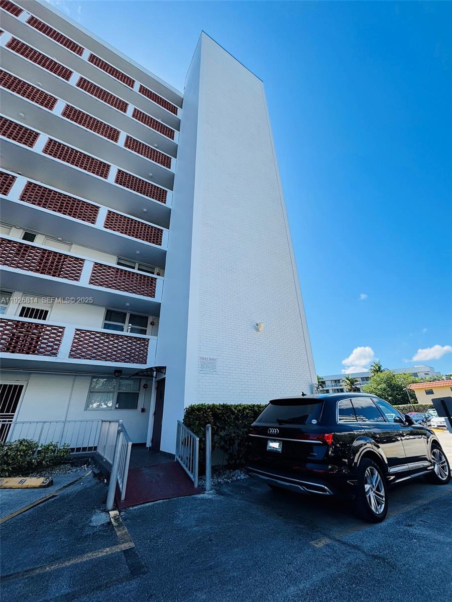 EASTERN SHORES WHITE HOUS - Residential