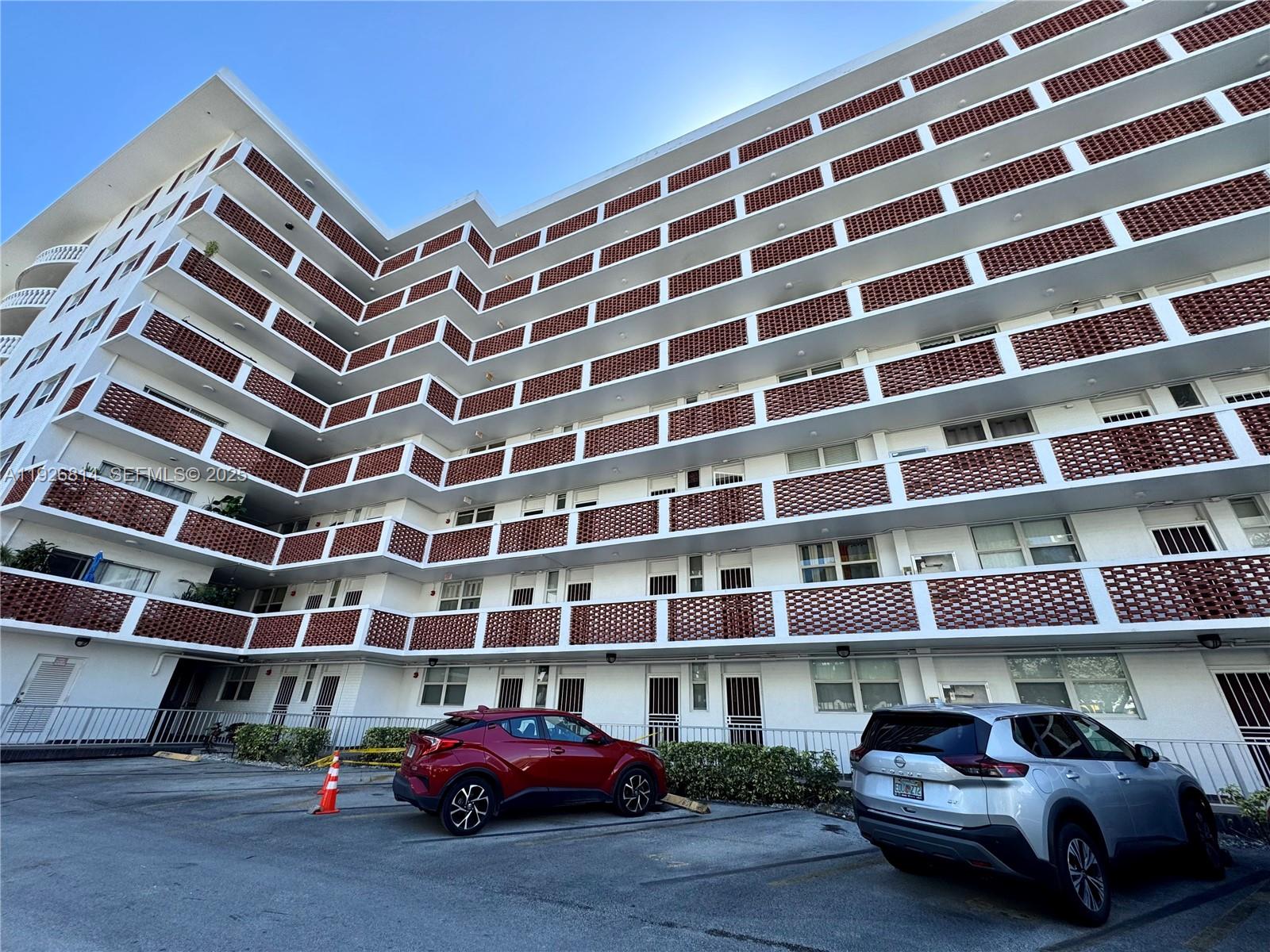 EASTERN SHORES WHITE HOUS - Residential