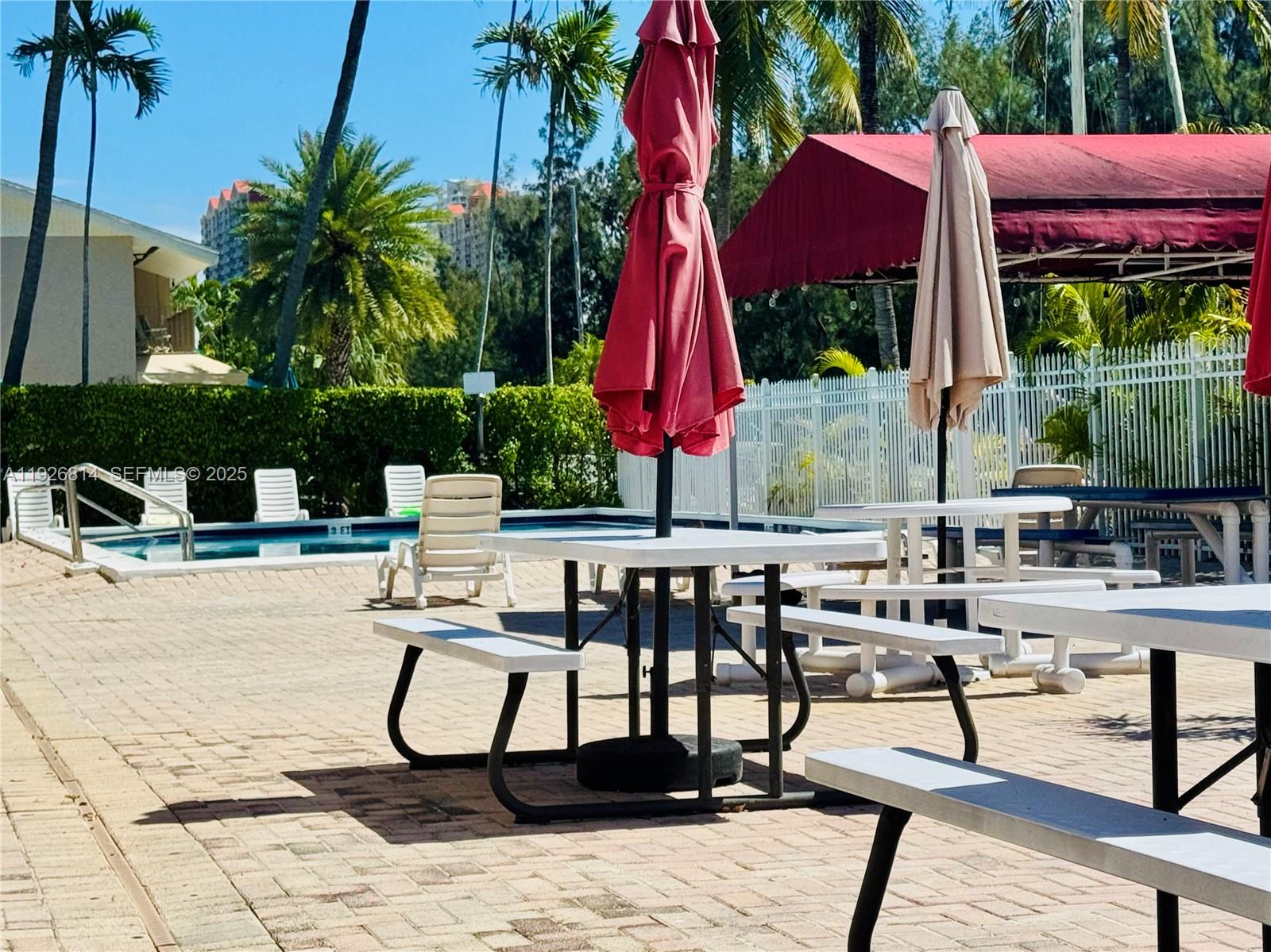 EASTERN SHORES WHITE HOUS - Residential