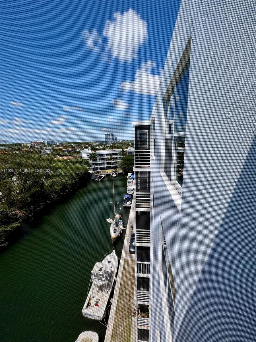 EASTERN SHORES WHITE HOUS - Residential