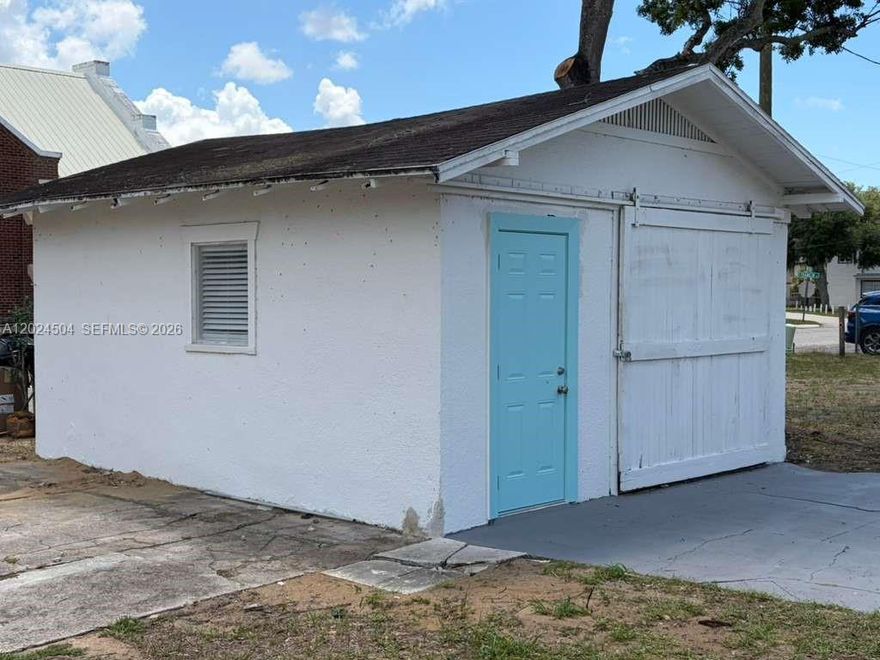 Efficiency studio unit in the rear of a charming 1935 two-story home. Unit 2 features a kitchenette, closet, and laminate flooring. Wall AC unit. Water and electric included. Just one block to the library, pier, theater, and downtown circle. Great walkability and access to local events year-round.