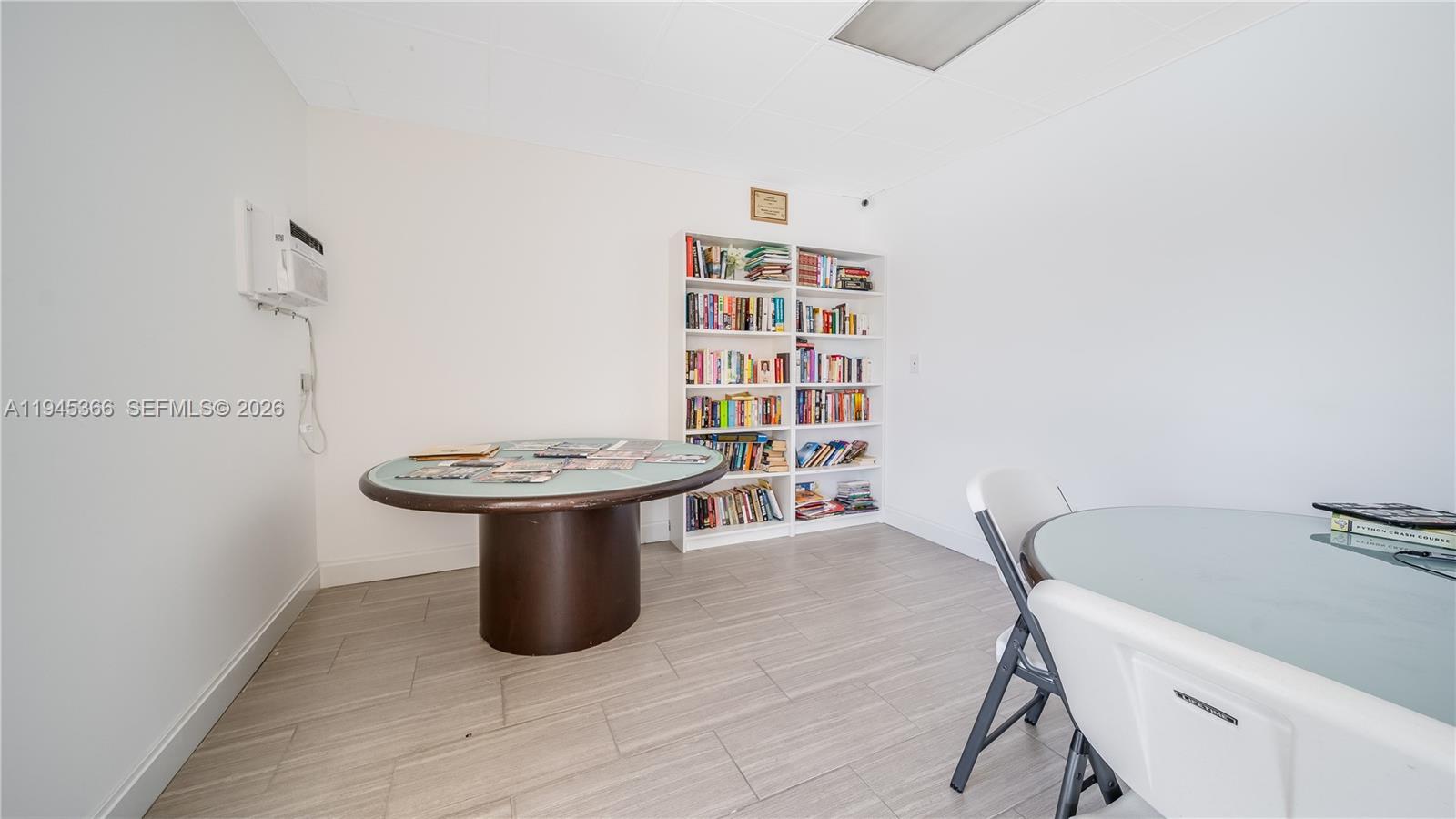 IMPERIAL TOWERS CONDO - Residential