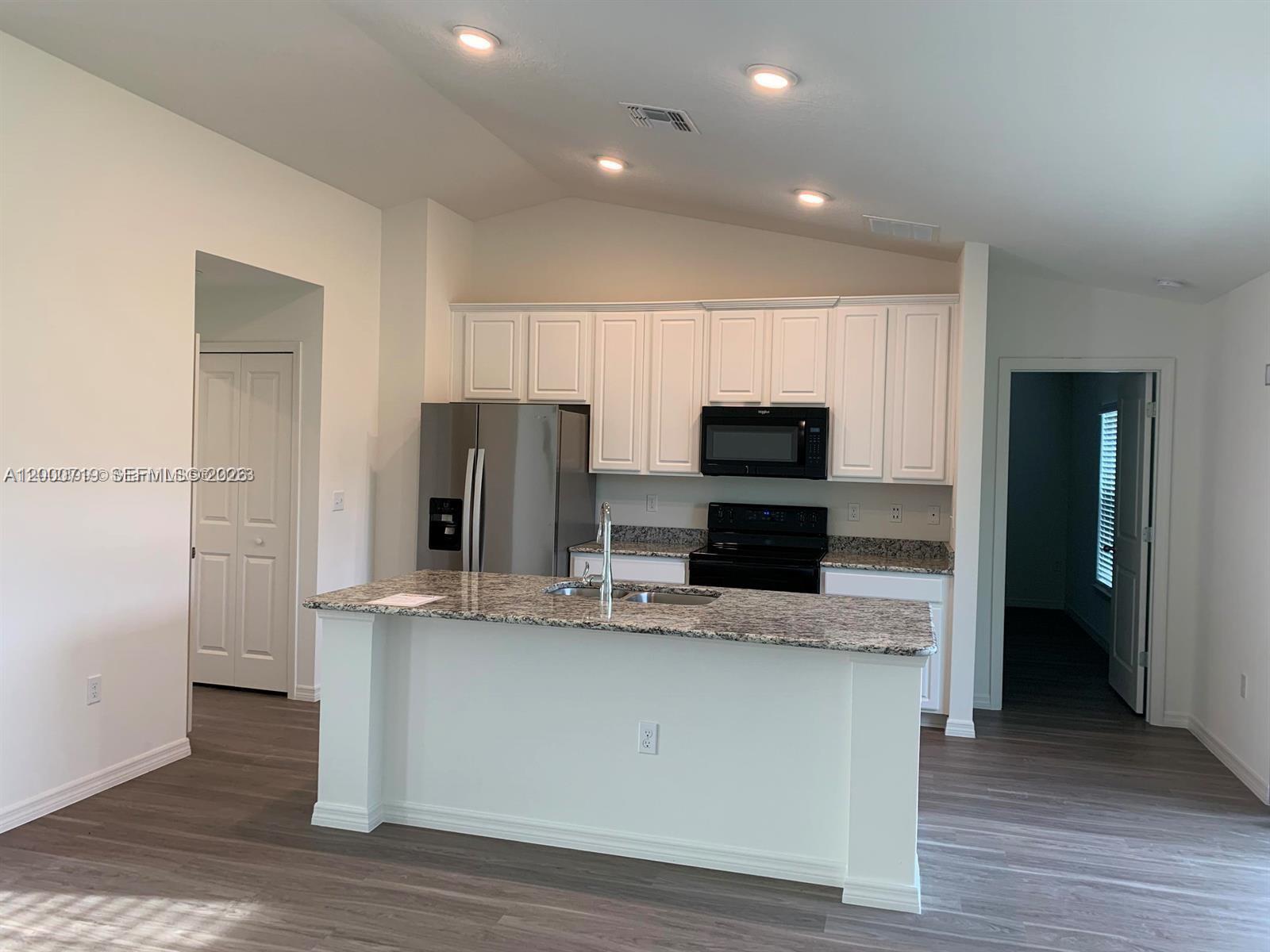 PORT ST LUCIE SECTION 35 - Residential Lease