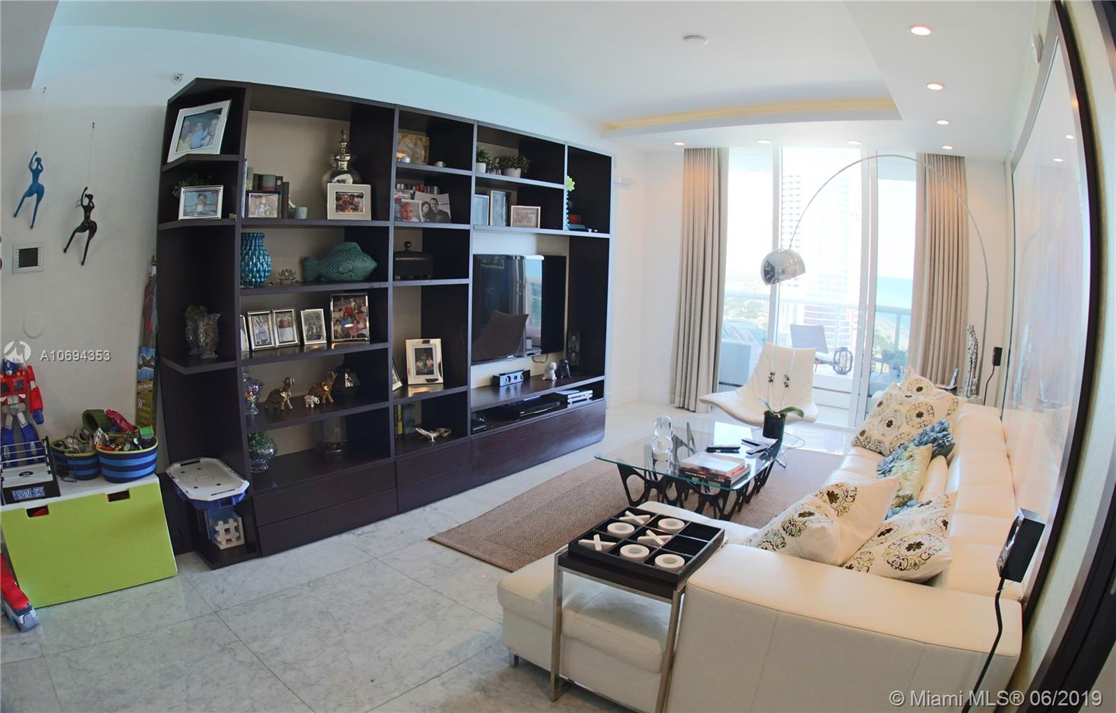TRUMP ROYALE CONDO - Residential