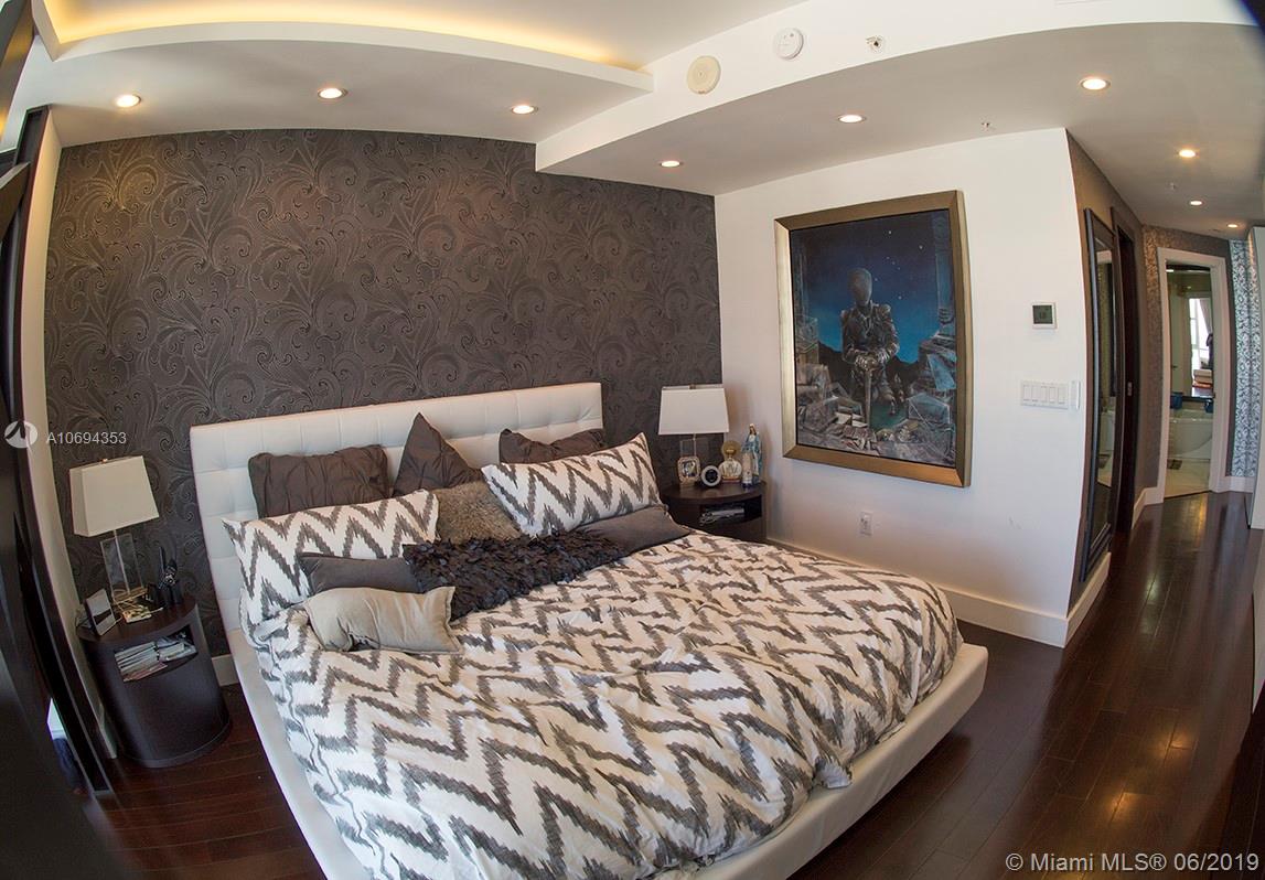 TRUMP ROYALE CONDO - Residential