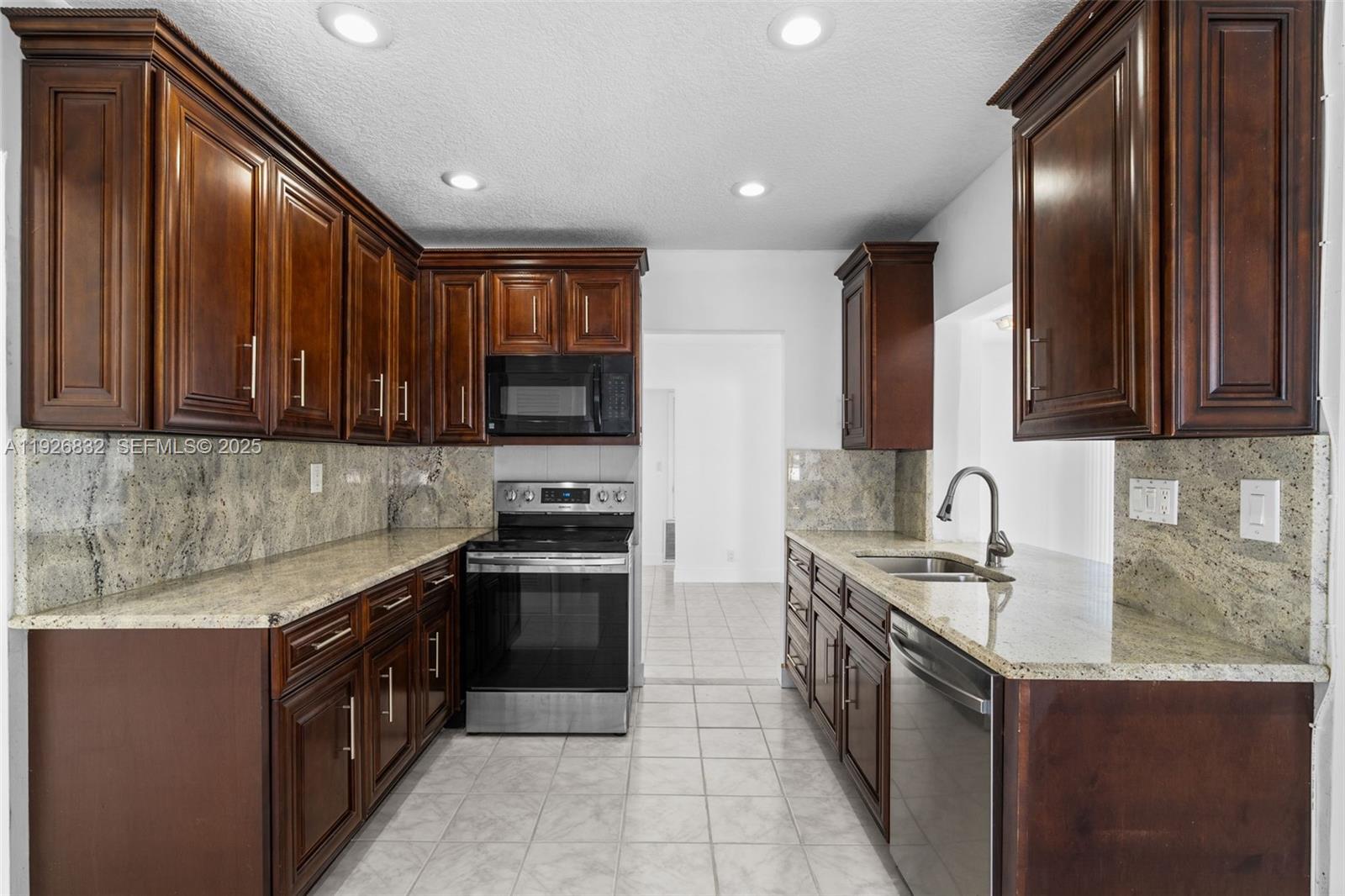 ROYAL PALM ACRES SEC 6 - Residential Lease