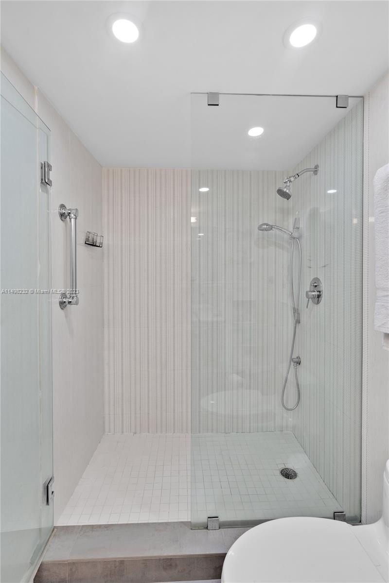 IMPERIAL AT BRICKELL COND - Residential