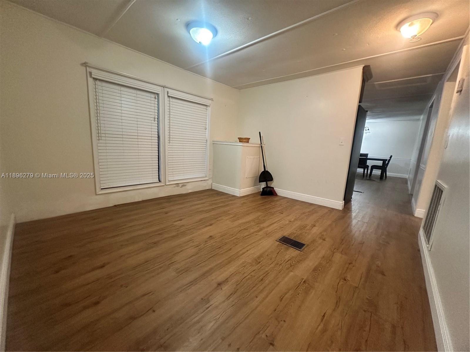 GARDEN LAKE - Residential Lease