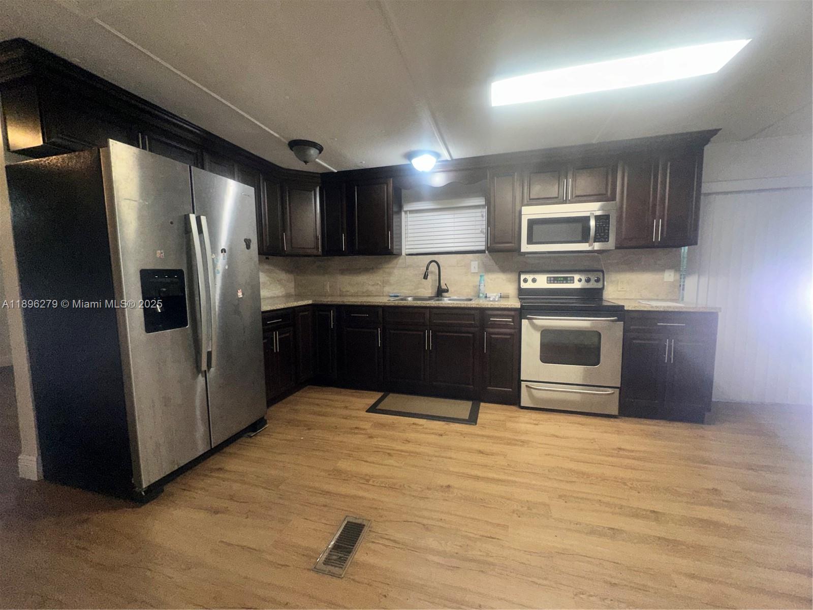 GARDEN LAKE - Residential Lease