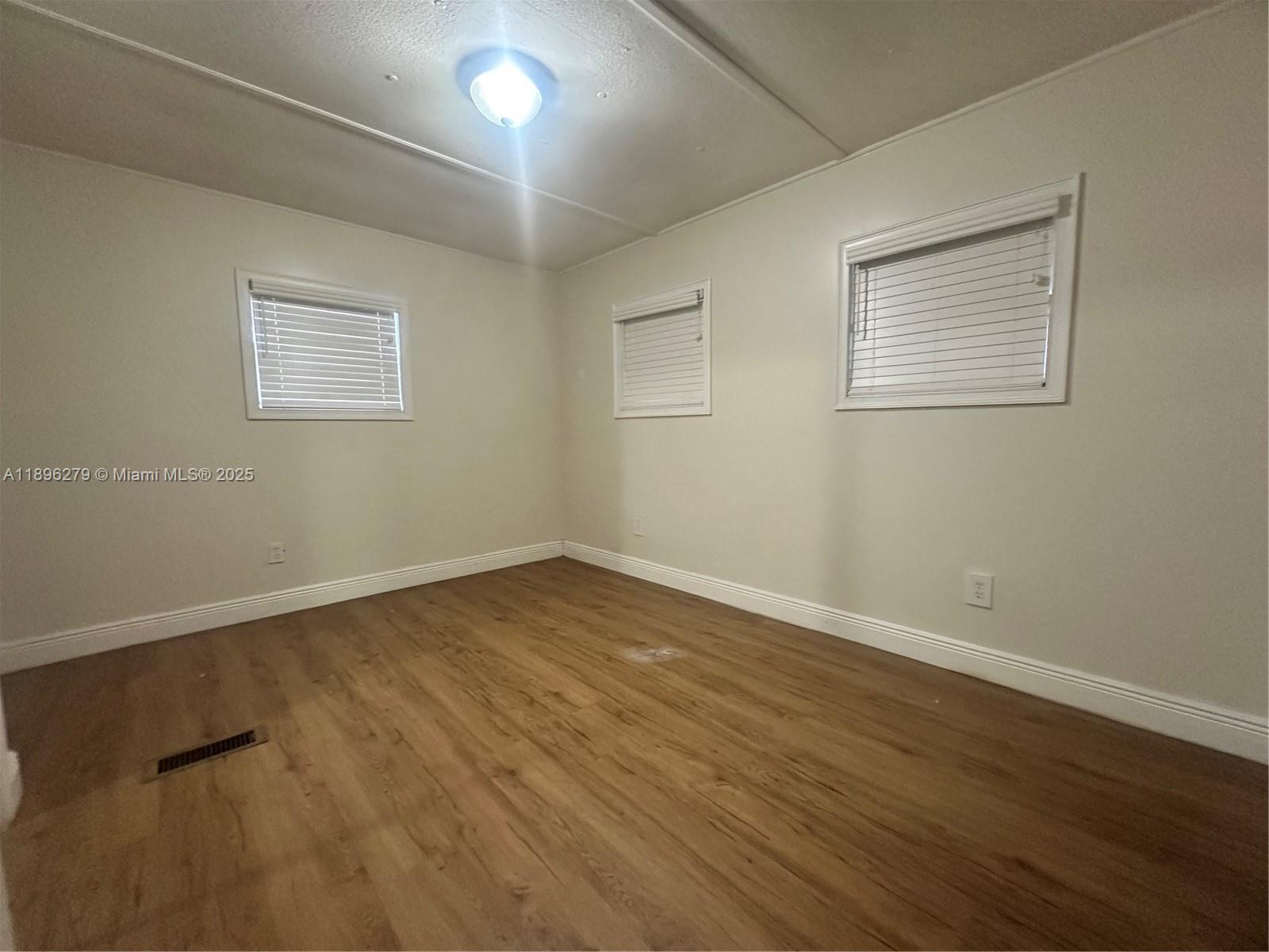 GARDEN LAKE - Residential Lease