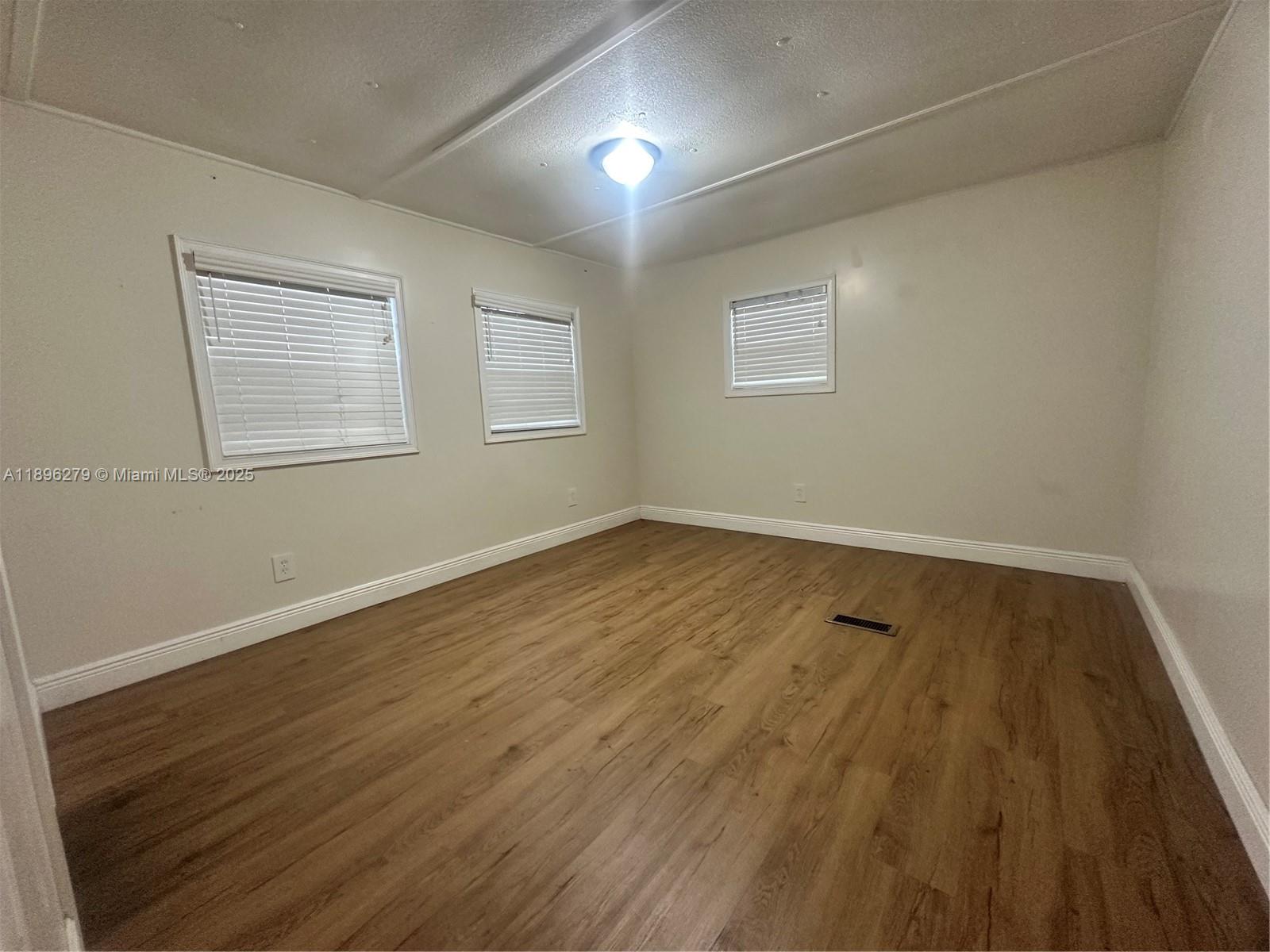 GARDEN LAKE - Residential Lease