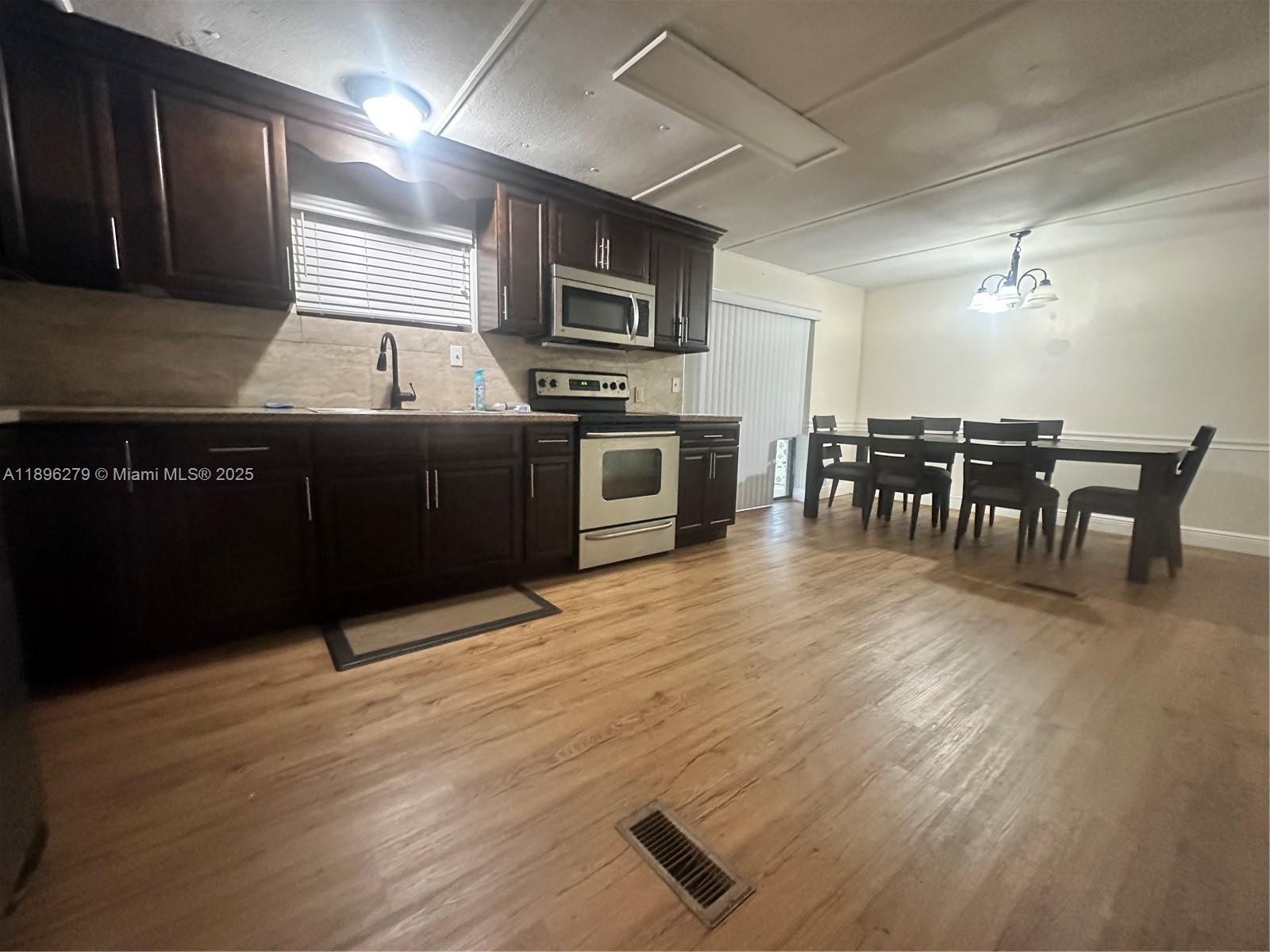 GARDEN LAKE - Residential Lease
