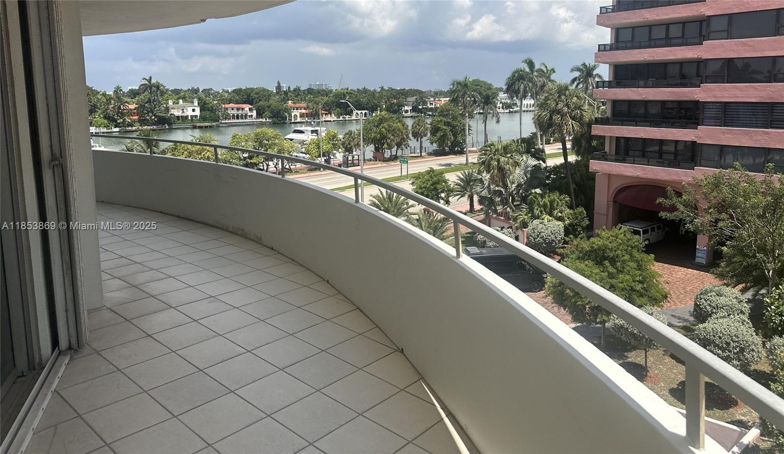 5161 Collins Ave 504