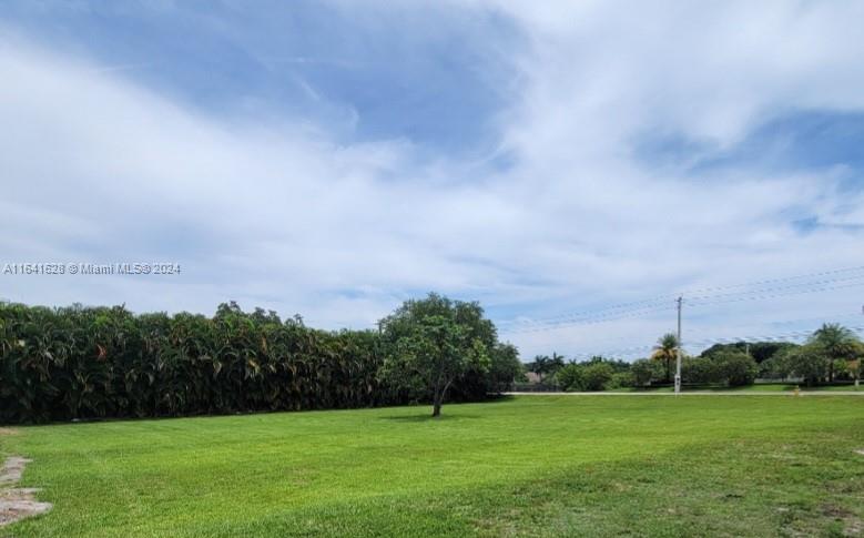 NORTH ACRES - Land