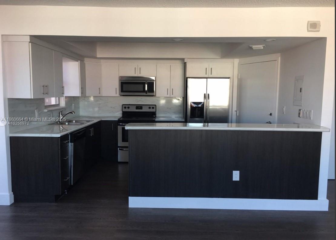 Beautiful 2 bedroom 2 bath Condo conveniently located close to the Beaches, Aventura Mall, Restaurants and much more.