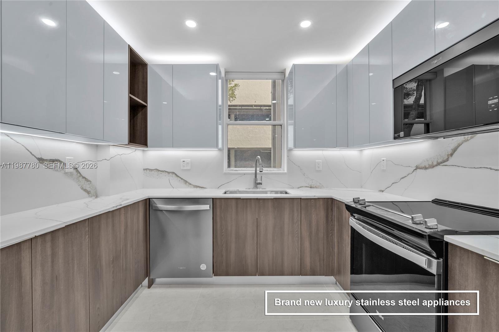 TOWER AT BISCAYNE COVE CO - Residential Lease