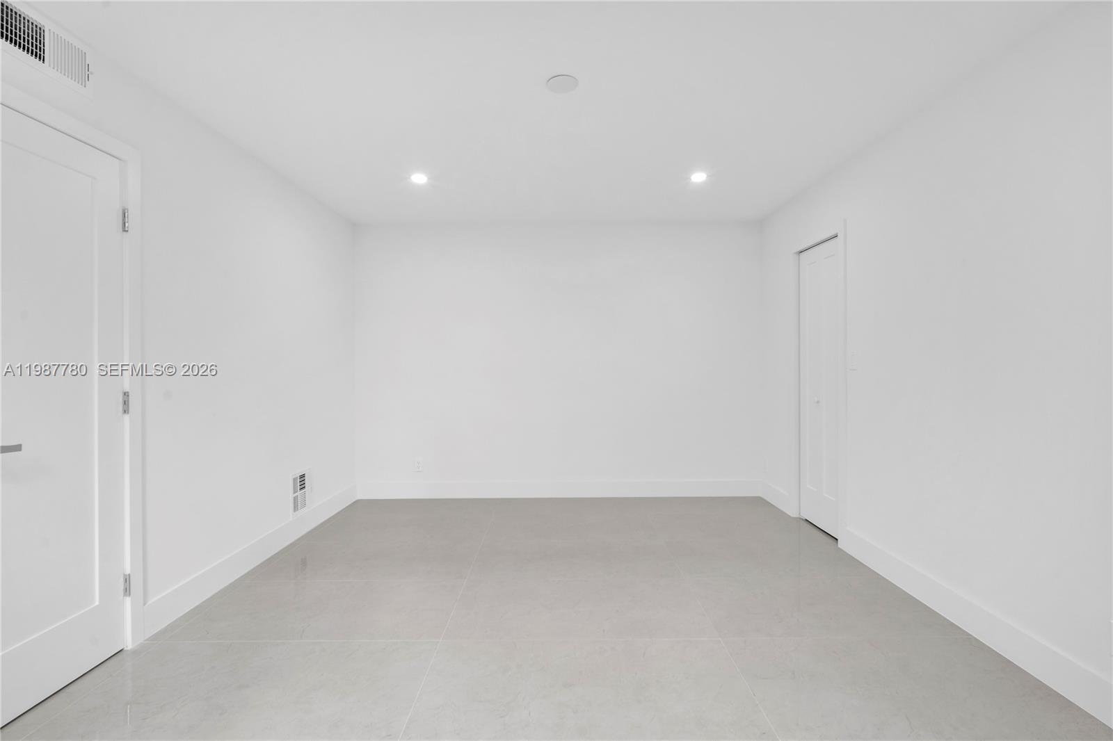 TOWER AT BISCAYNE COVE CO - Residential Lease