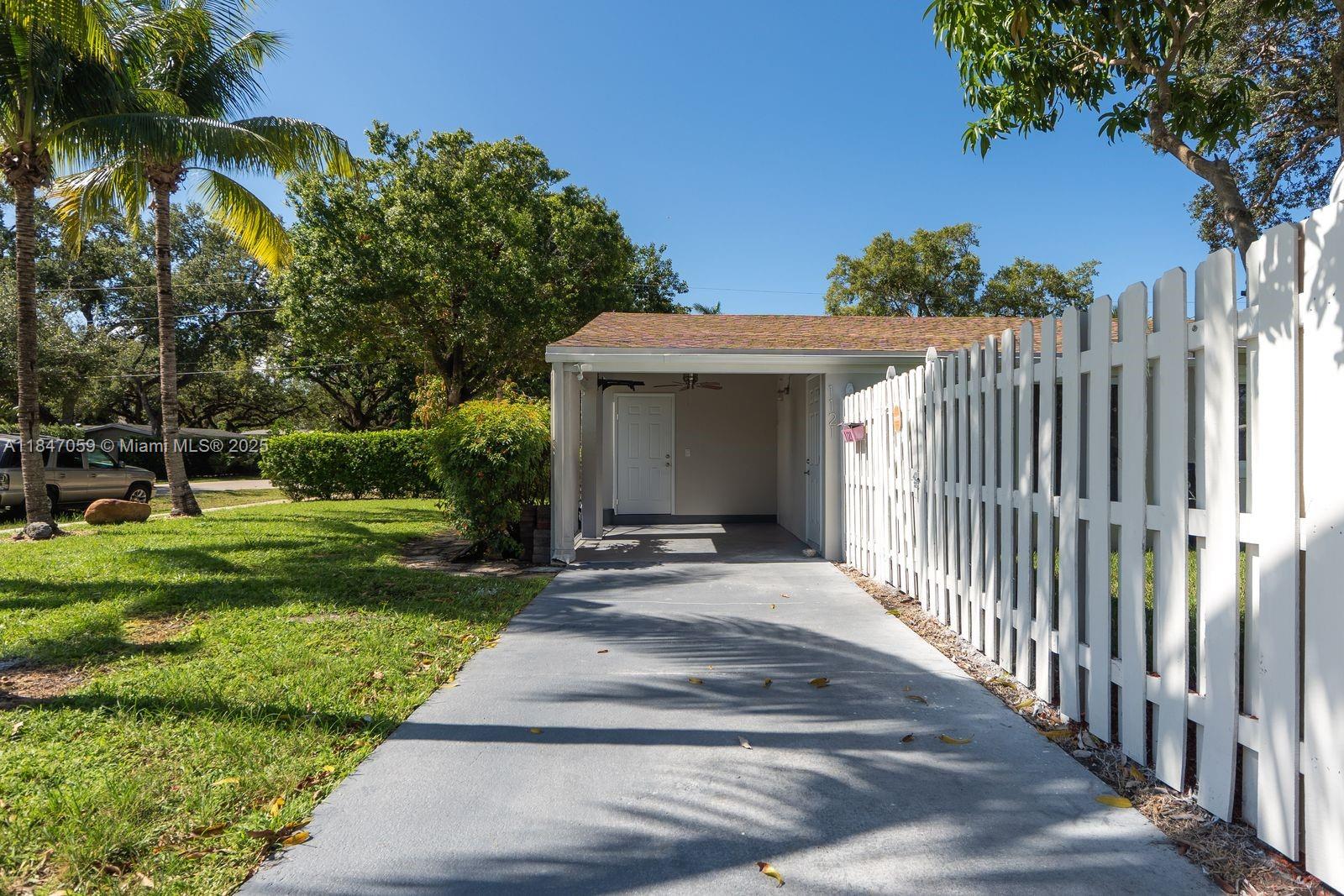 1121 SW 18th Ct