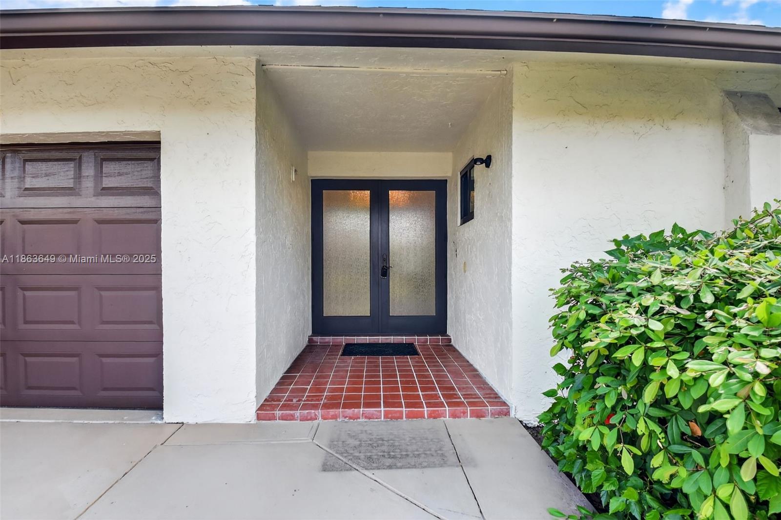 6490 Lakemont Cir